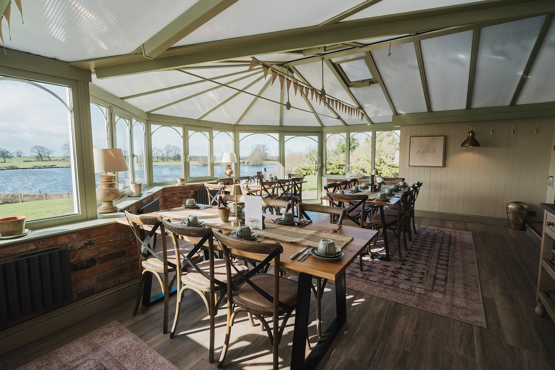 sandhole-oak-barn-breakfast room lake view