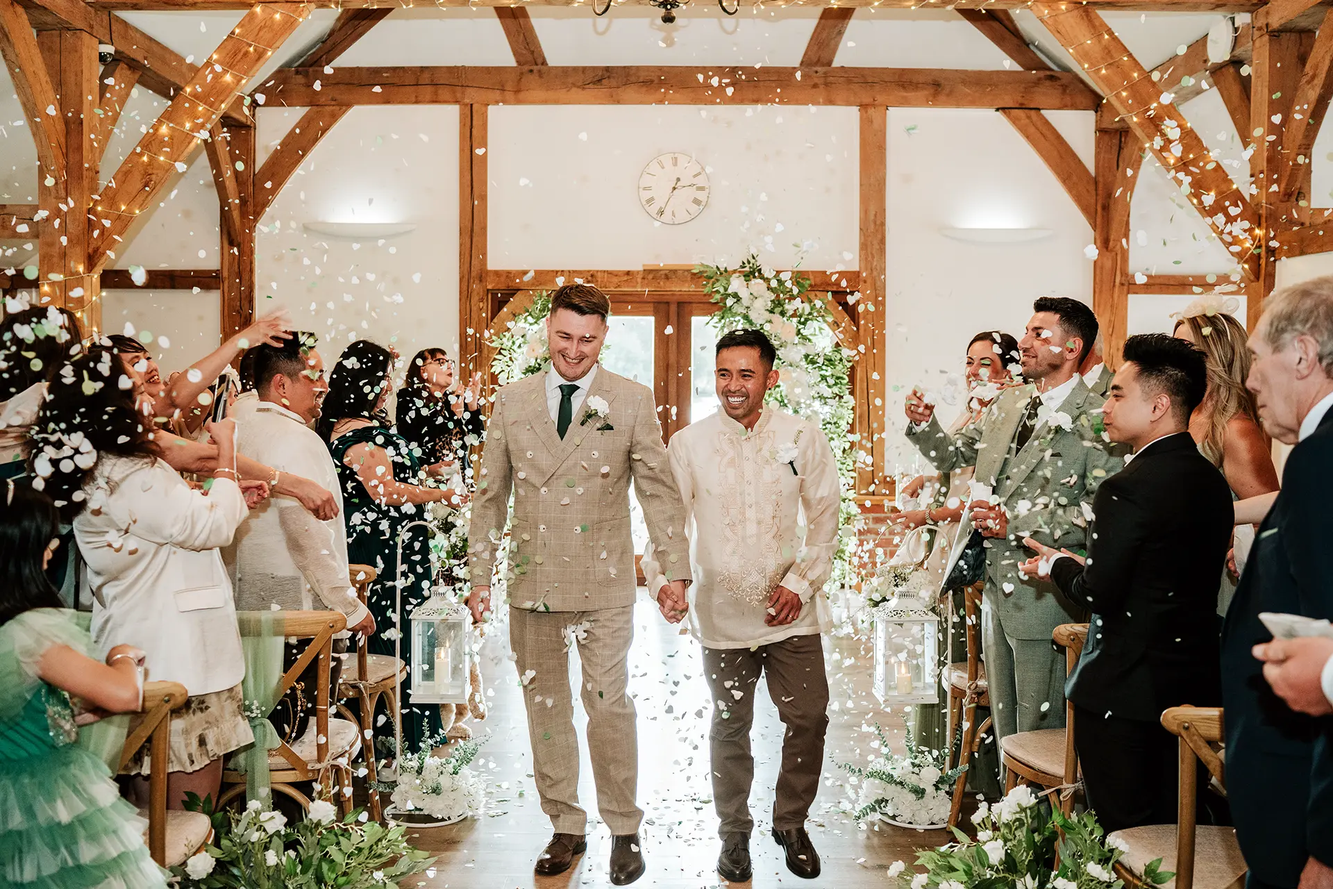 sandhole oak barn ceremony confetti