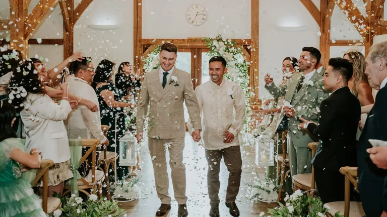 sandhole oak barn confetti moment magda k Photography