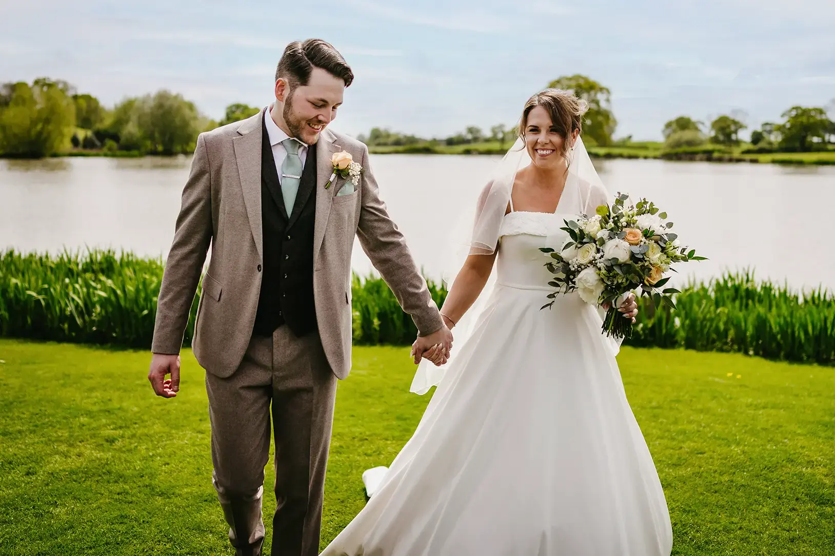 sandhole-oak-barn-couple by the lake banner