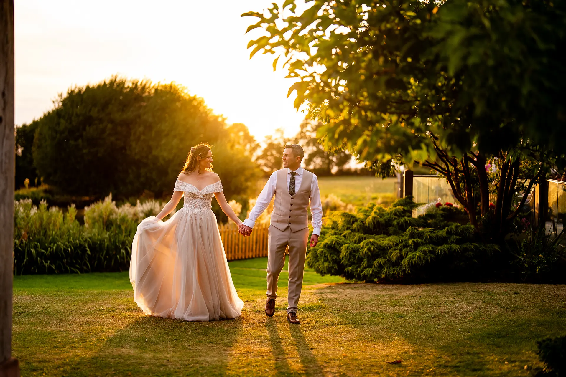 sandhole oak barn couple in countryside