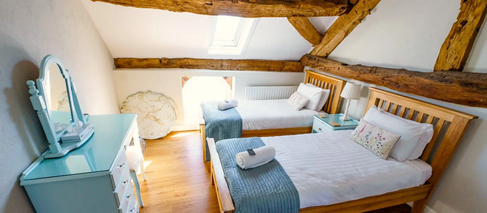 sandhole-oak-barn-guest-accommodation bedroom