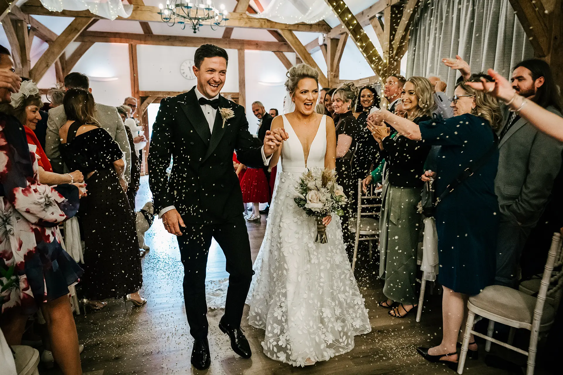 sandhole oak barn ceremony confetti