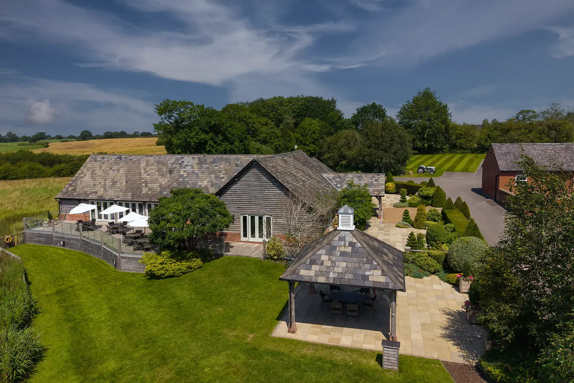 sandhole oak barn venue hero
